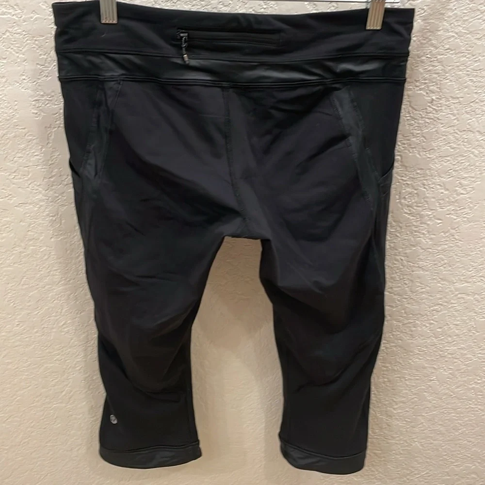 Women's Lululemon Chase Me Crop II Leggings, Black, Size 10 - Picture 6 of 13